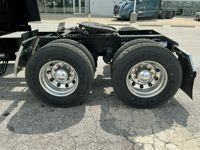 2025 Volvo VNL64T860