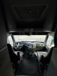 2024 Volvo VNL64T860