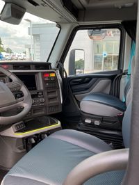 2025 Volvo VNL64T860