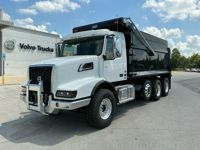 2025 Volvo VHD84B300