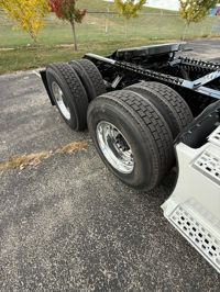 2024 Volvo VNL64T860