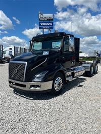 2025 Volvo VNL64T300