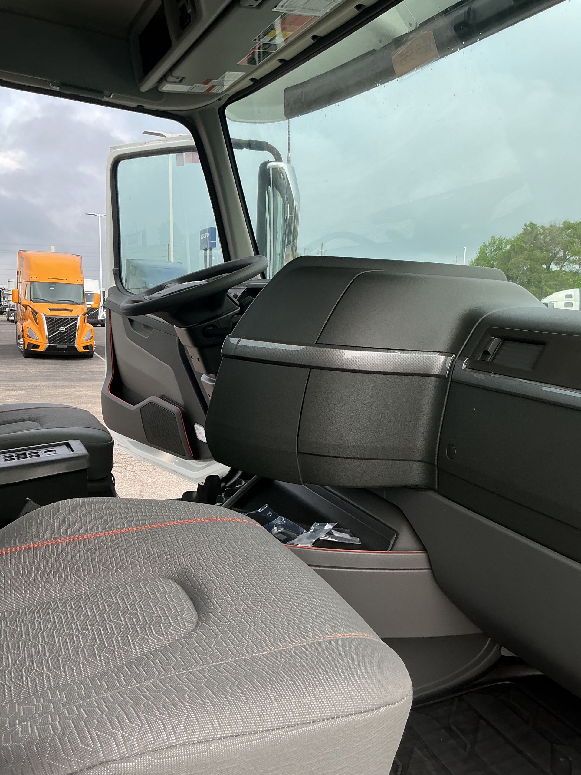 2026 Volvo - image 22