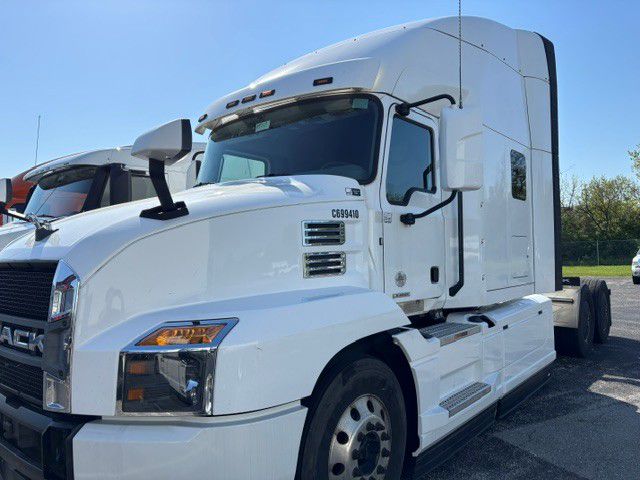 2020 Mack AN64T