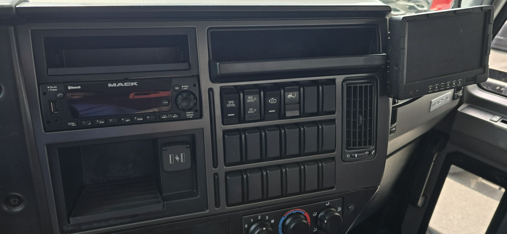 2022 Mack - image 19