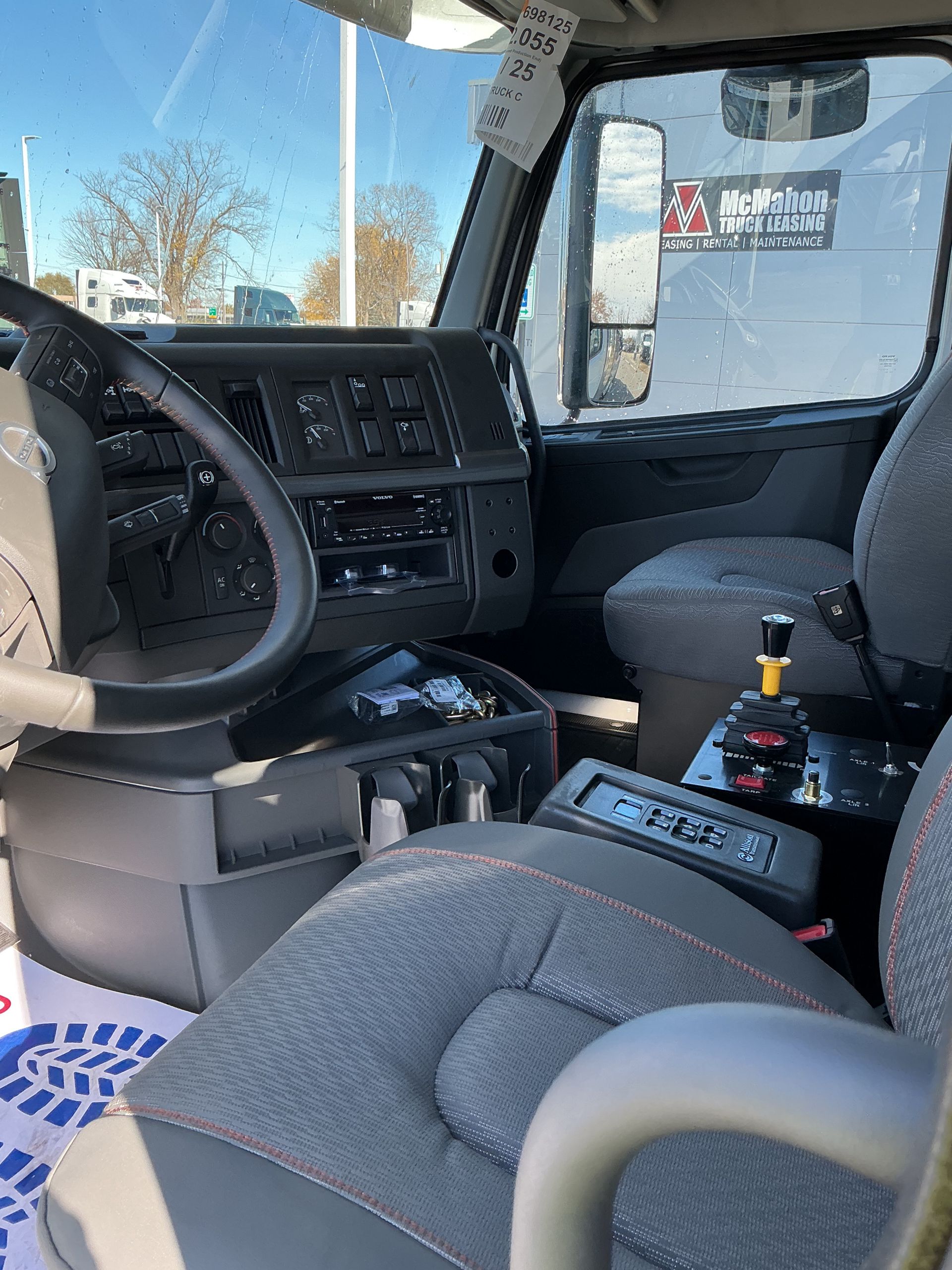 2026 Volvo - image 19