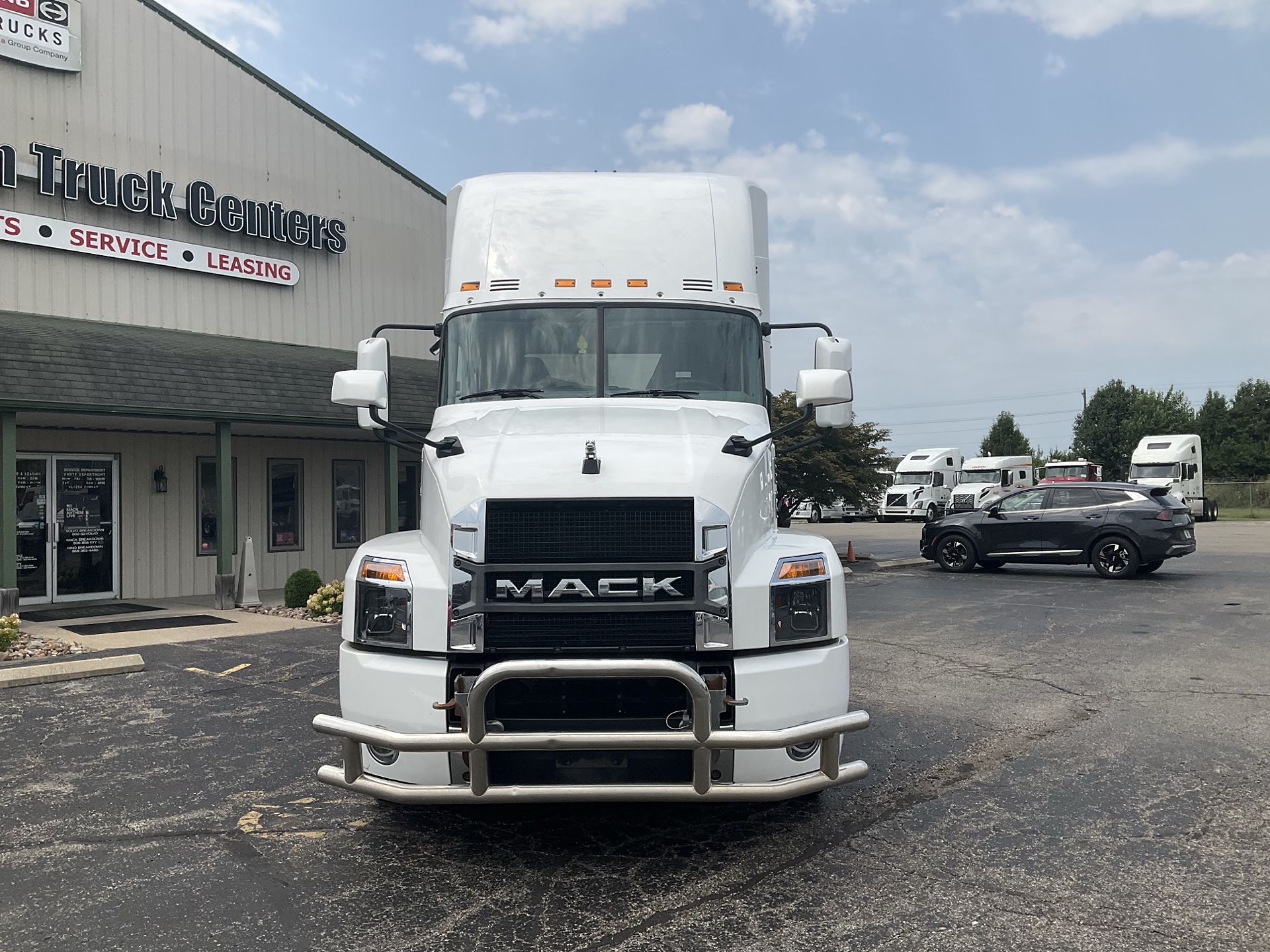 2022 Mack Anthem in Clarksville, IN — photo 2
