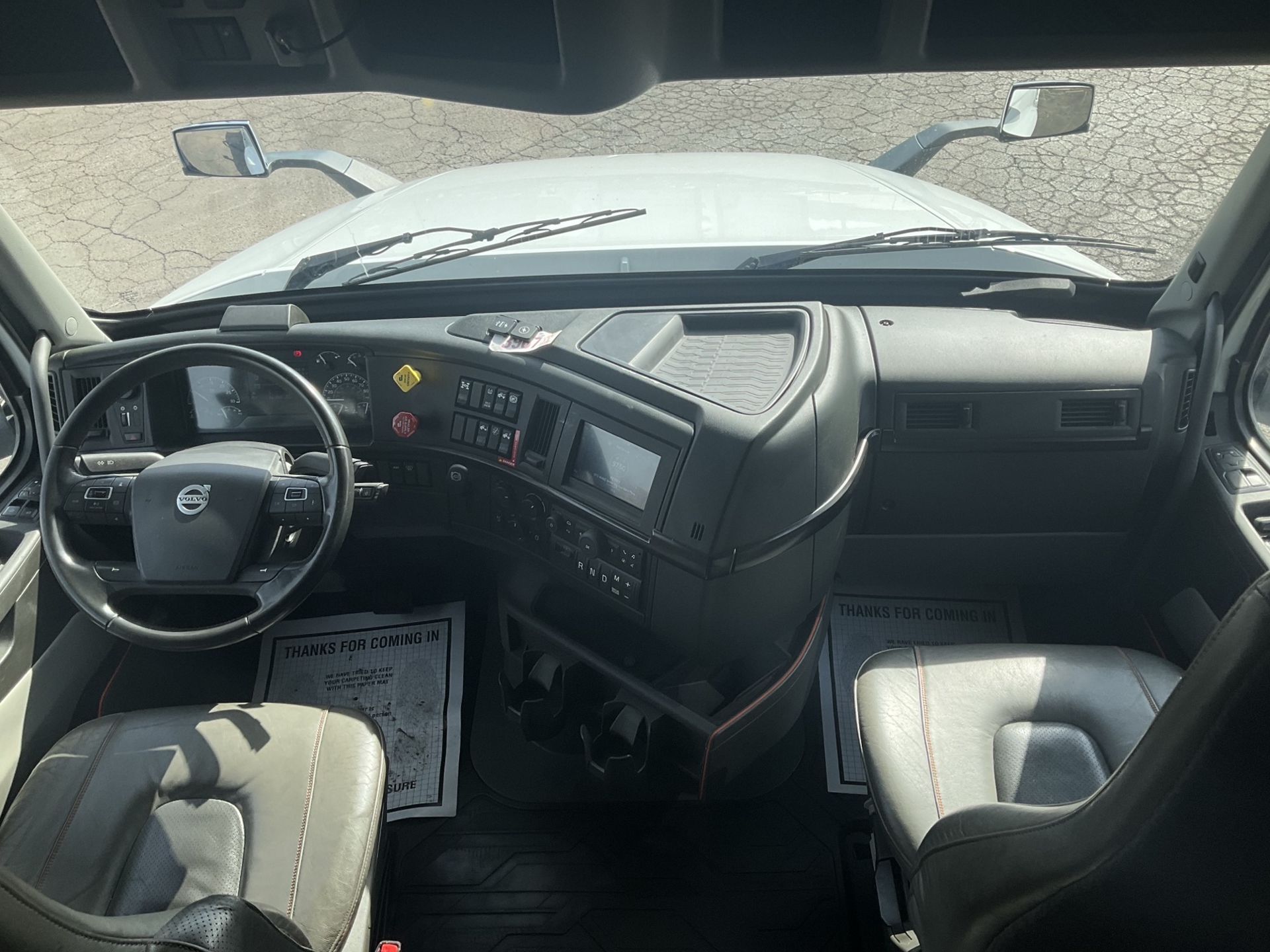 2022 Volvo - image 12