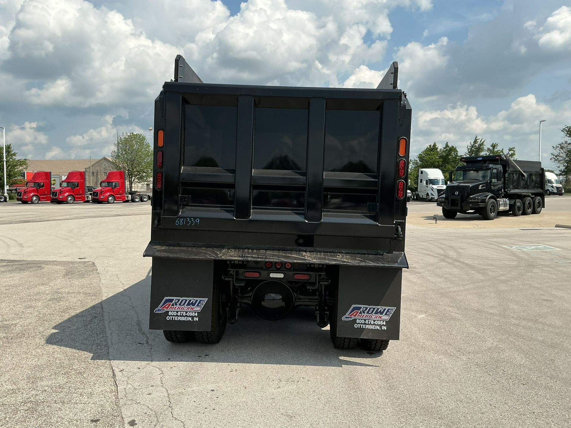 2026 Volvo - image 6