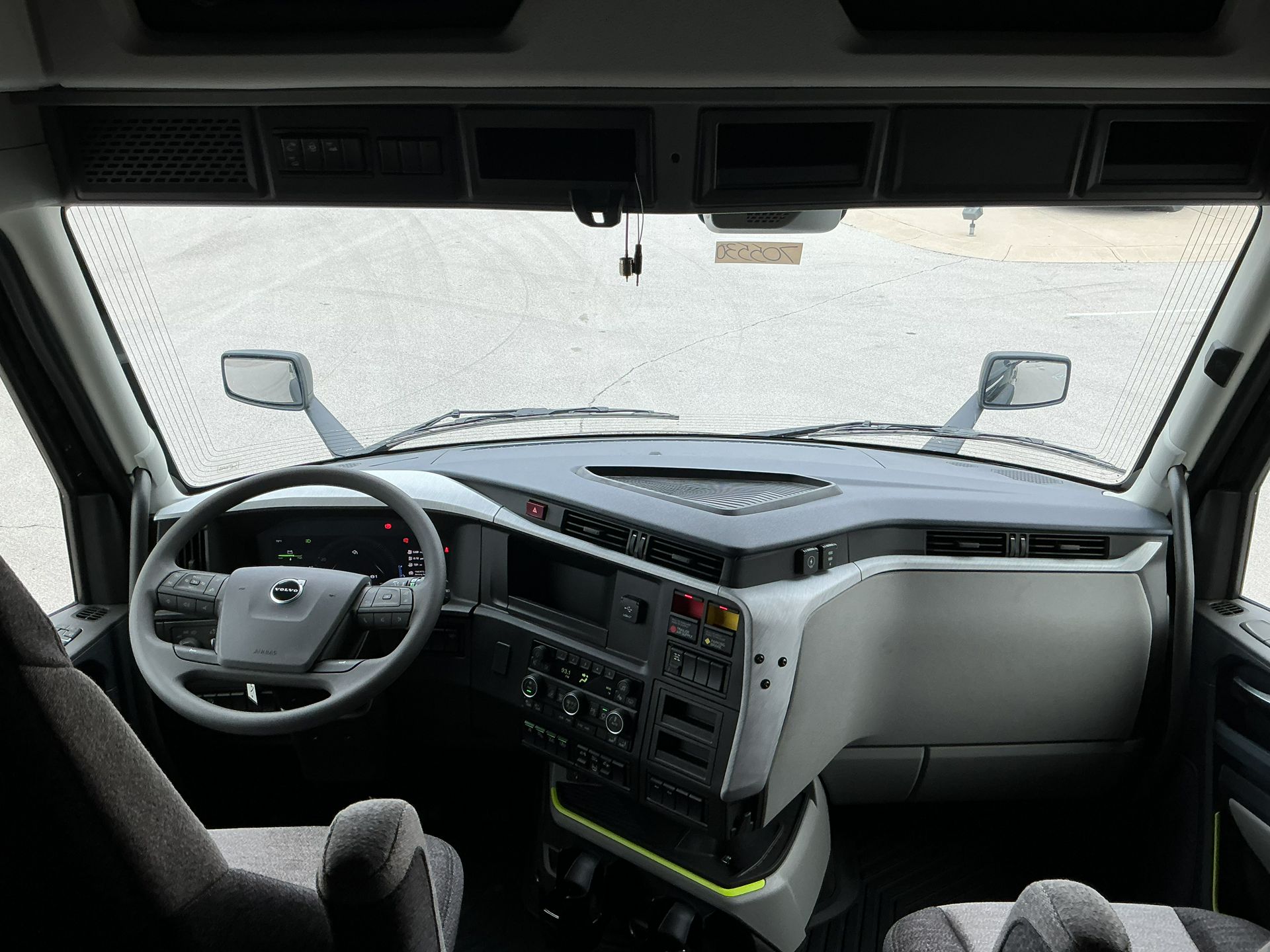 2026 Volvo - image 17