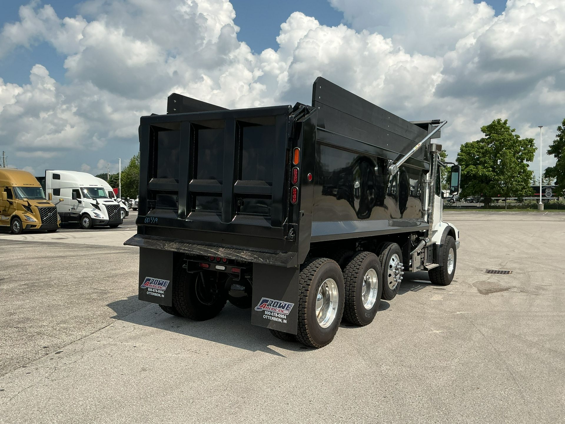 2026 Volvo - image 5