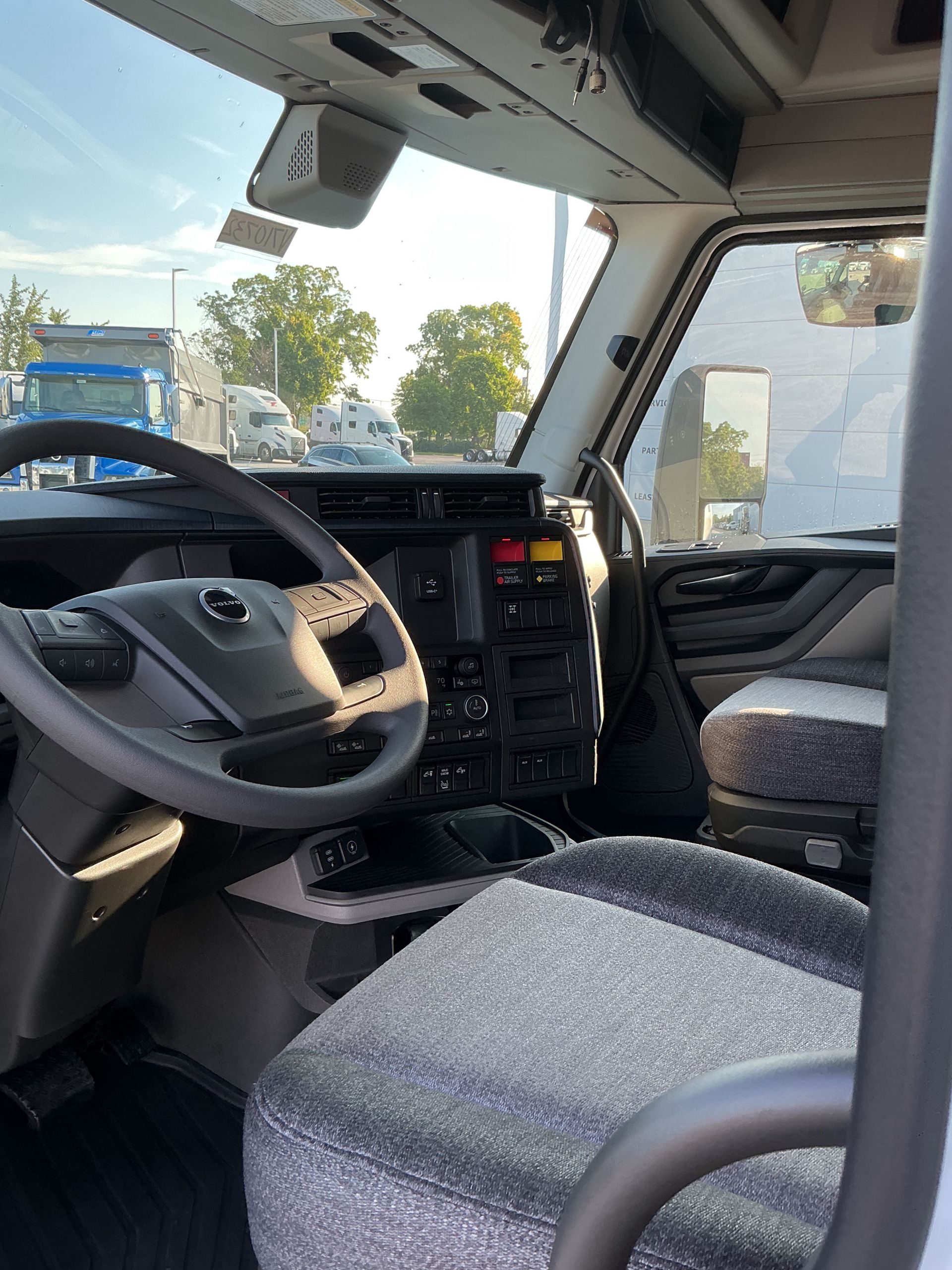 2026 Volvo - image 14