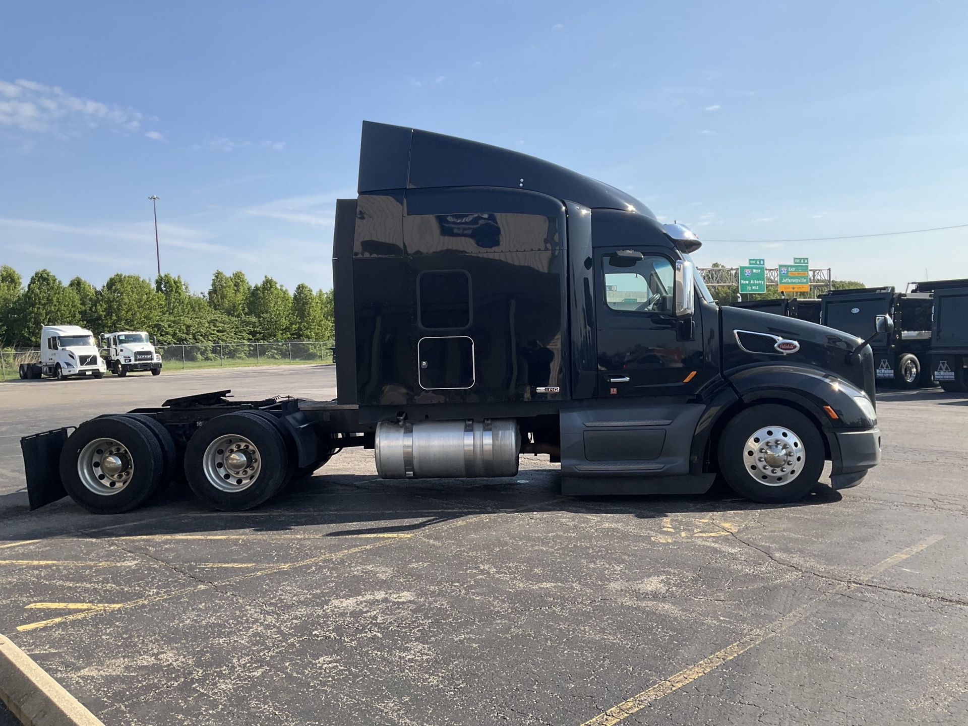 2019 Peterbilt 579 - image 4
