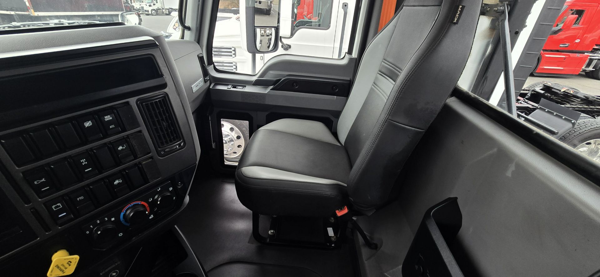 2022 Mack - image 28