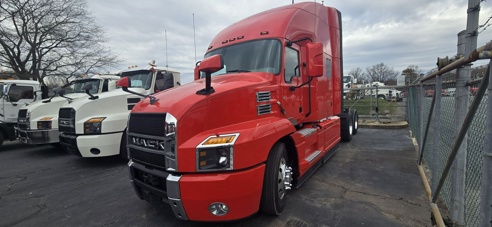 2023 Mack AN64T M742