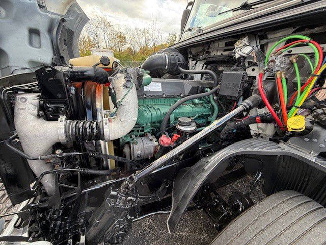 2024 Volvo - image 9