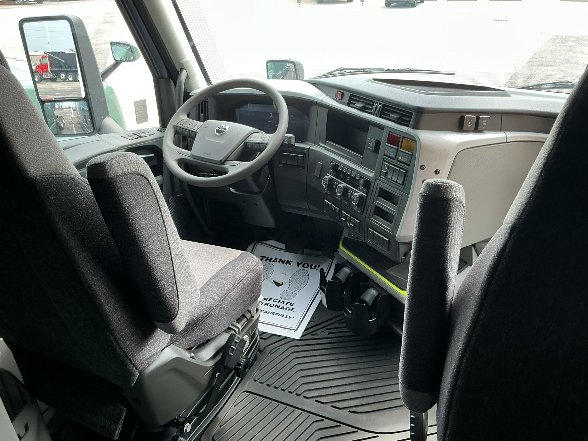 2026 Volvo - image 15