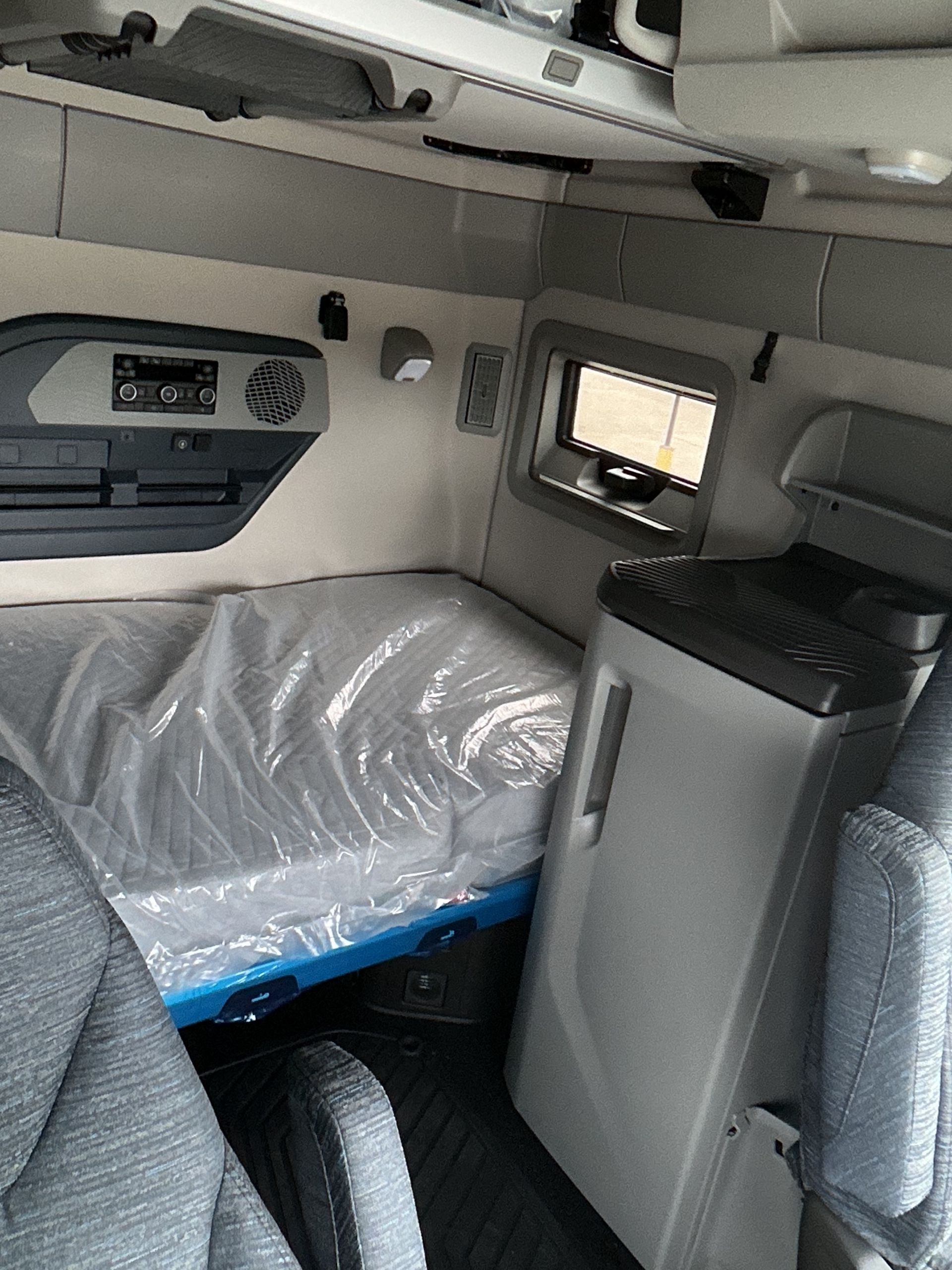 2026 Volvo - image 19