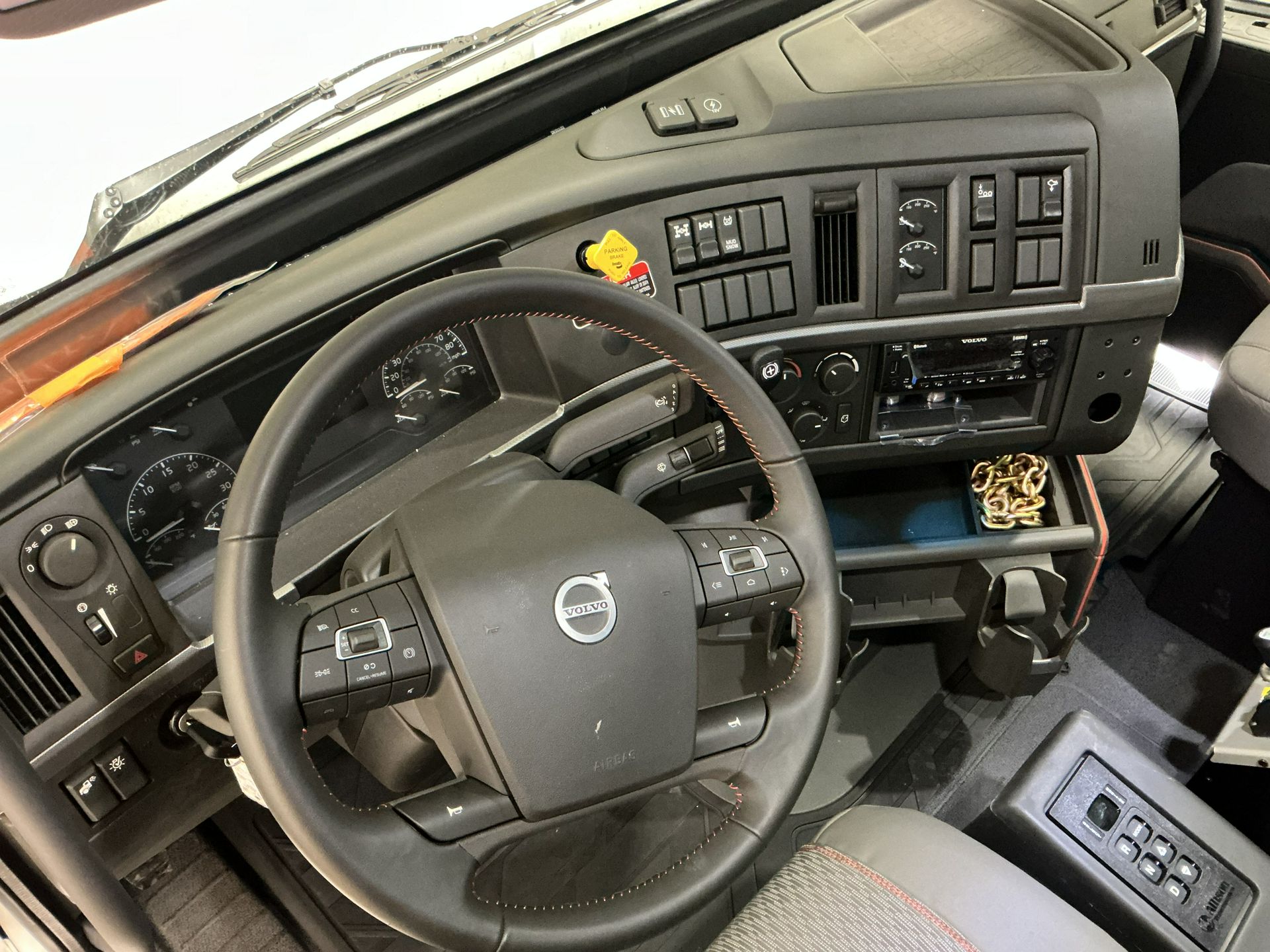 2026 Volvo - image 22