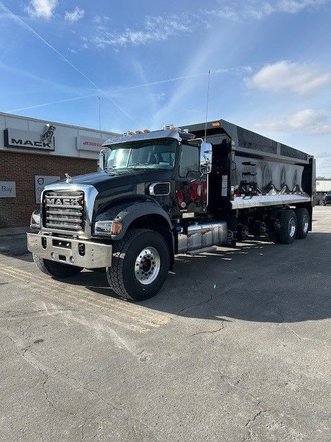 2026 Mack GR64F M359