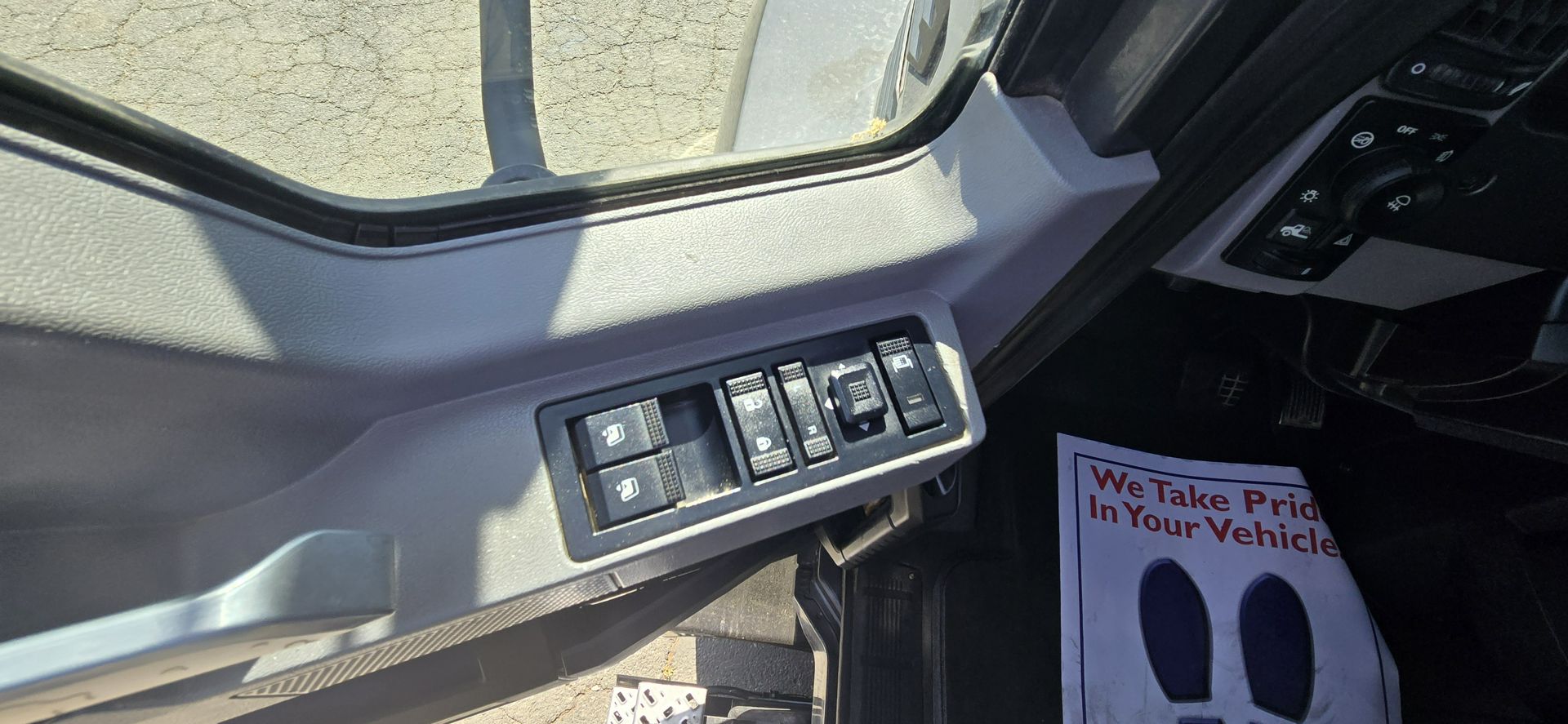 2020 Mack Anthem - image 28