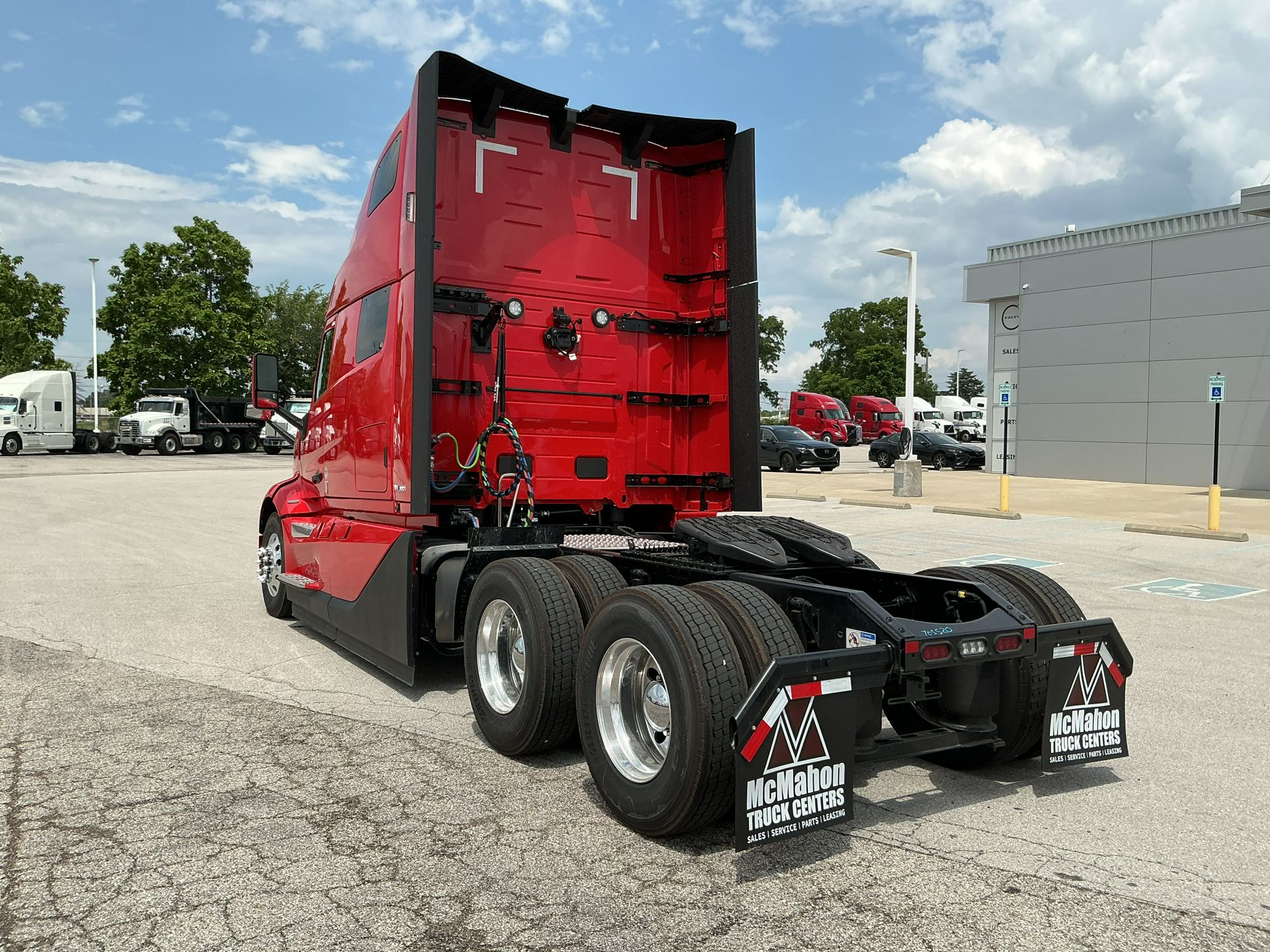 2026 Volvo - image 7