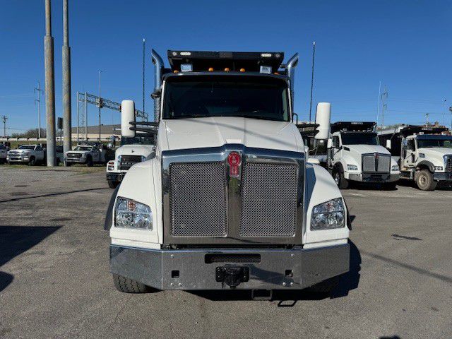 2025 Kenworth T880 - image 2