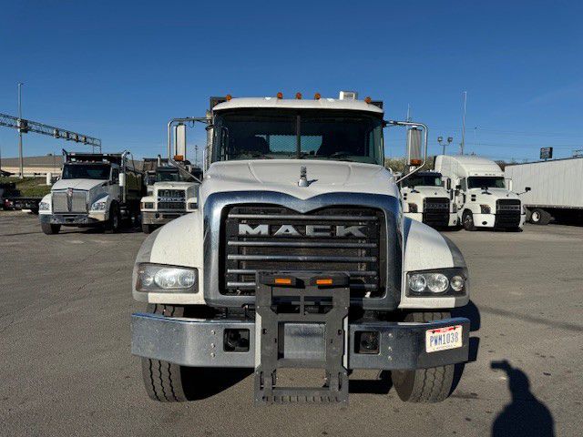 2020 Mack - image 2