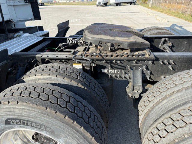 2023 Volvo - image 5