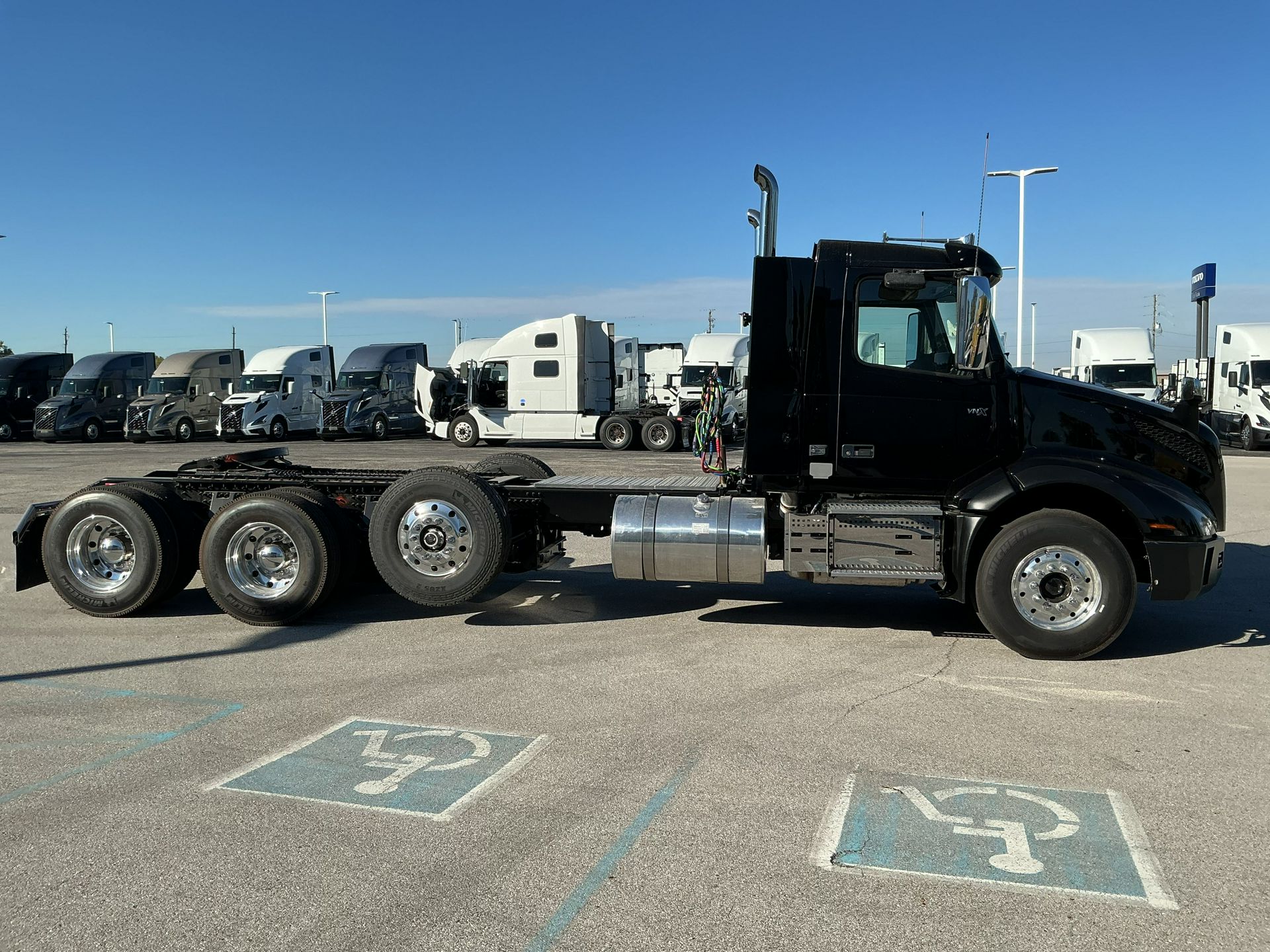 2026 Volvo - image 4