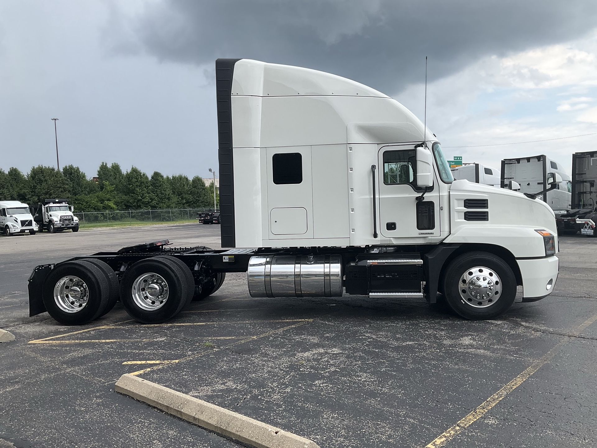 2025 Mack Anthem in Clarksville, IN — photo 4