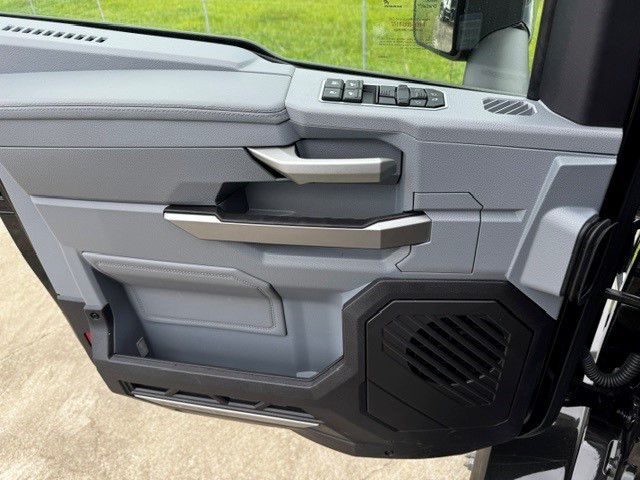 2027 Mack Anthem - image 4