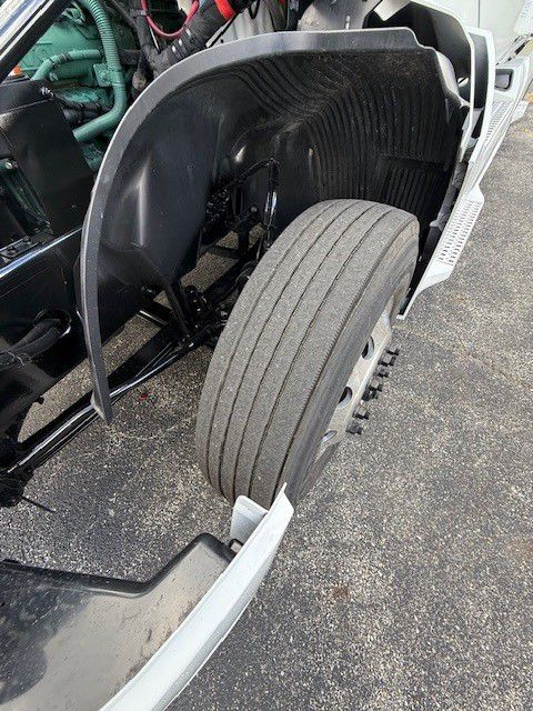 2024 Volvo - image 8