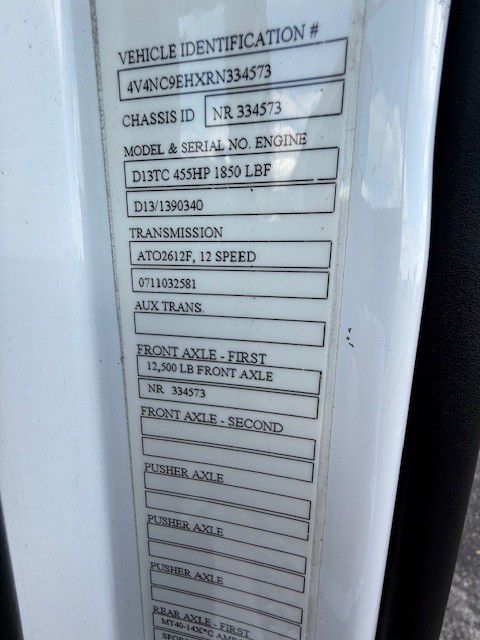 2024 Volvo - image 11