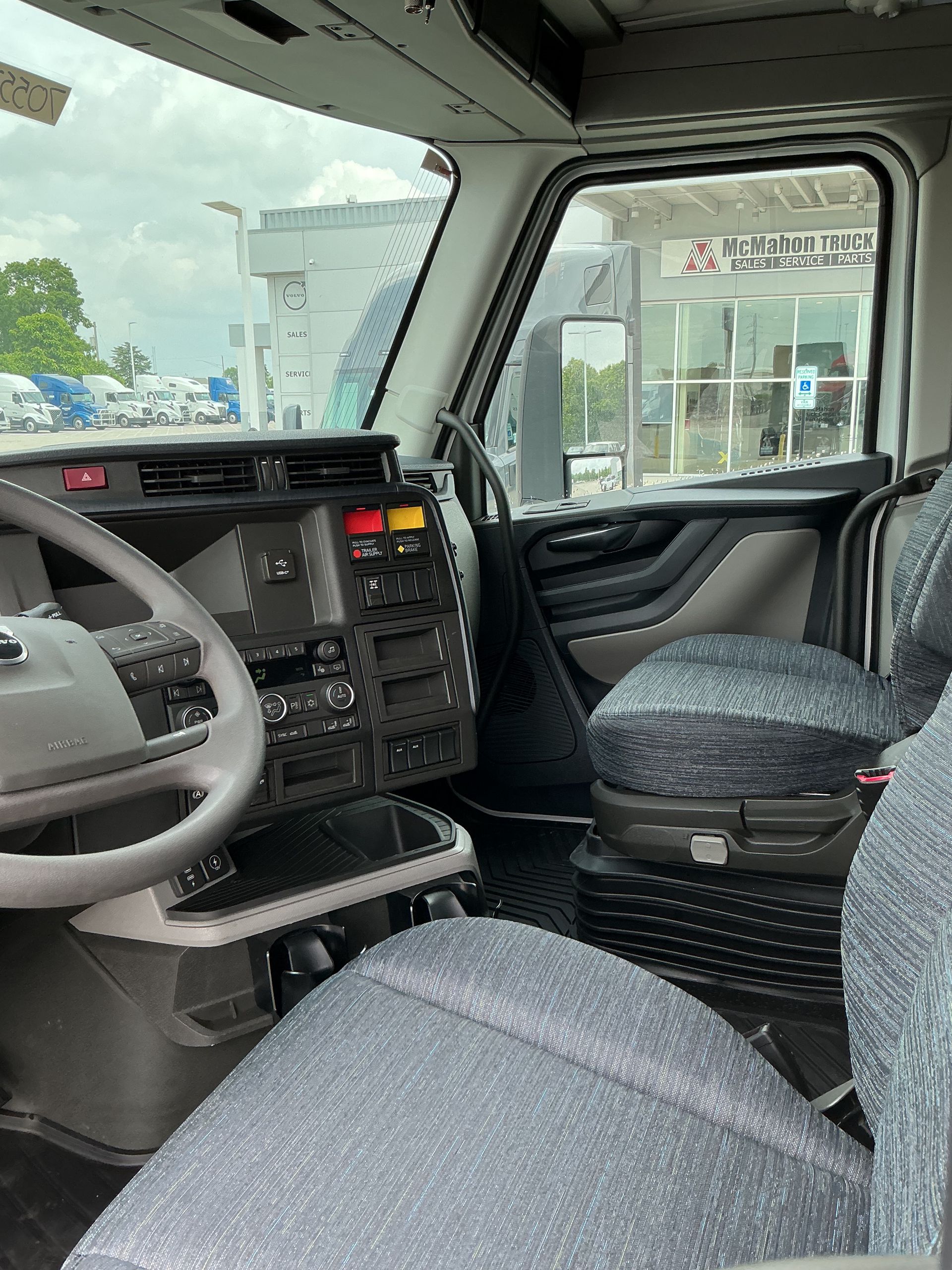 2026 Volvo - image 14