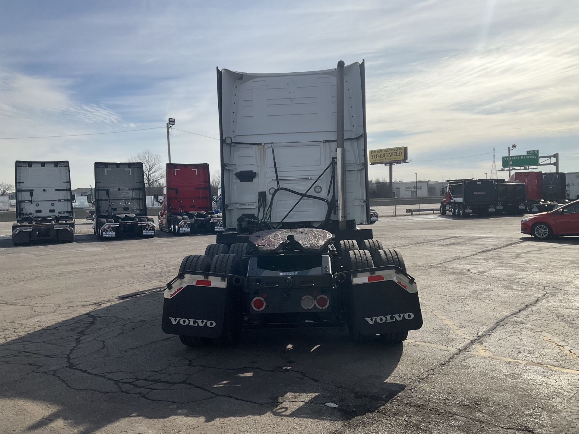 2022 Volvo - image 7