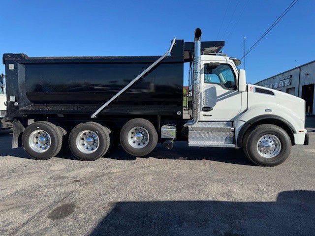 2025 Kenworth T880 - image 4