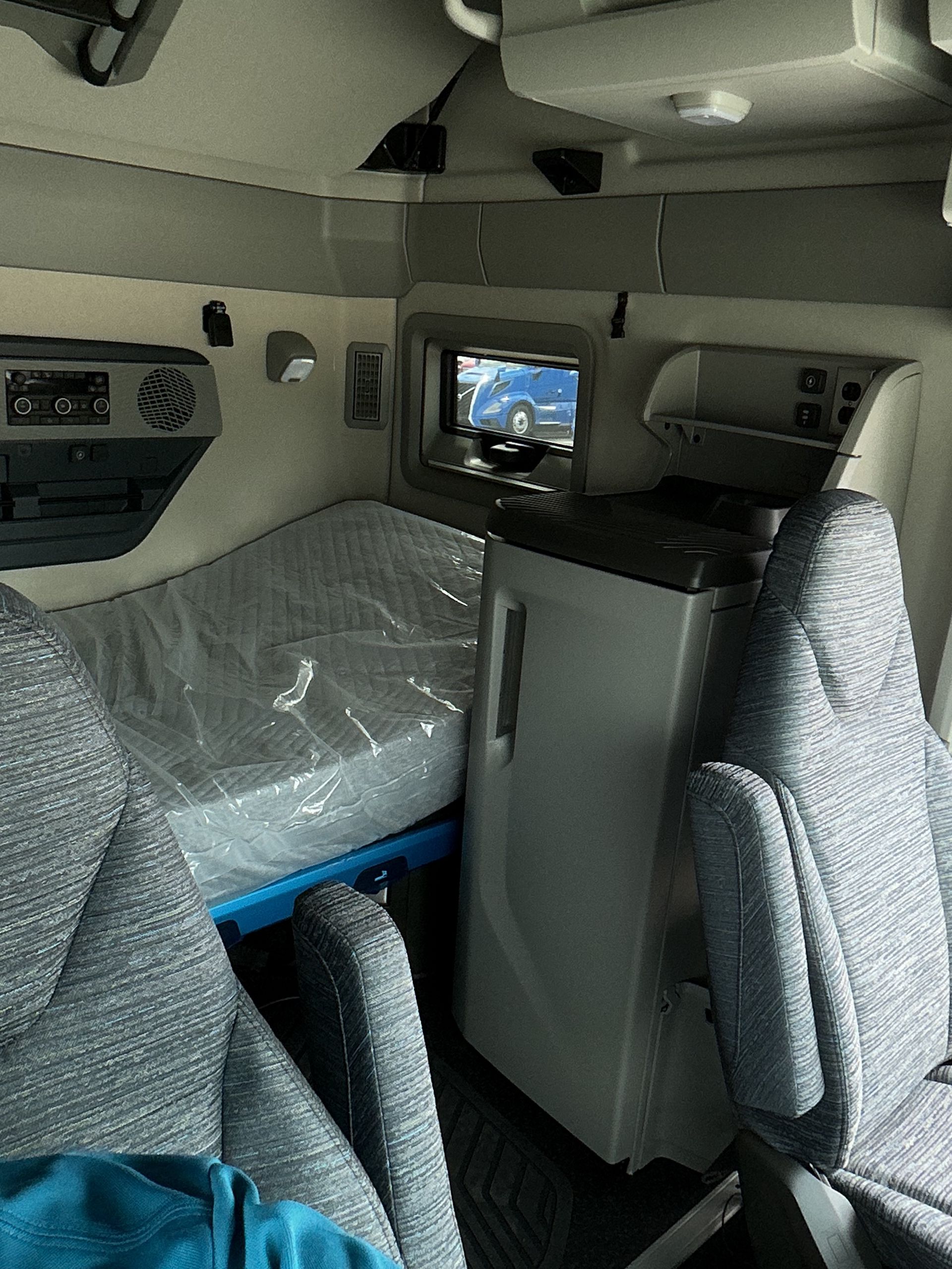 2026 Volvo - image 19