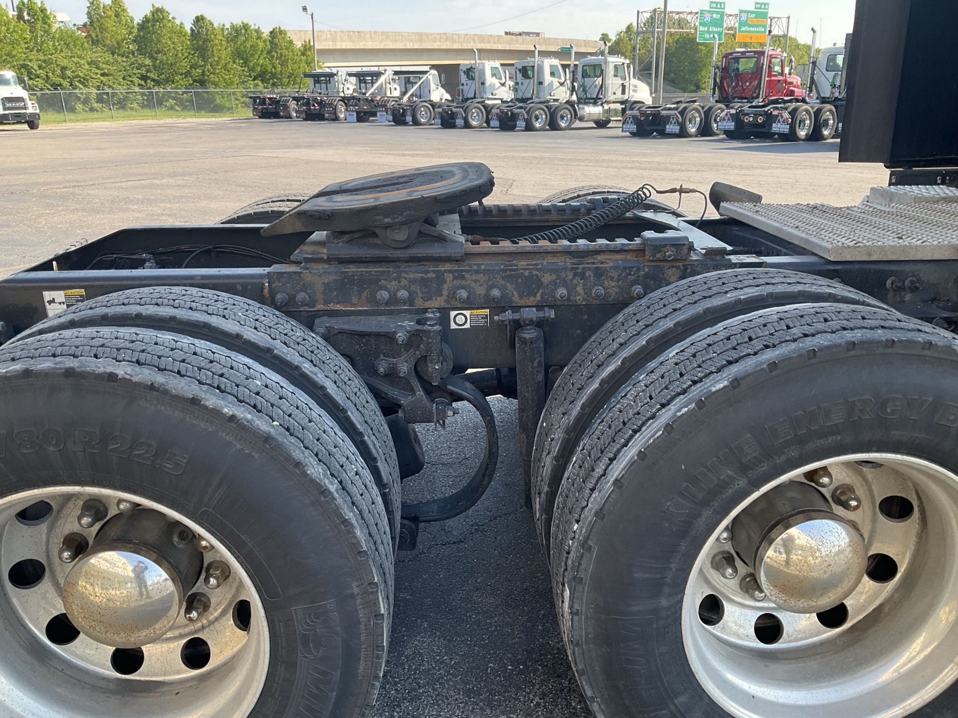 2019 Peterbilt 579 - image 8