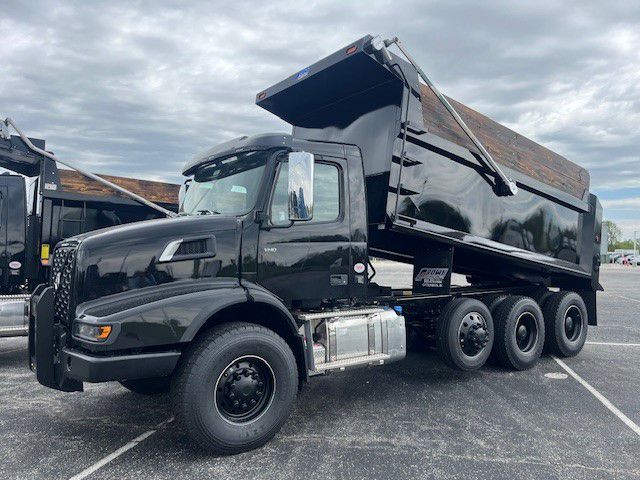 2027 Volvo VHD84B300