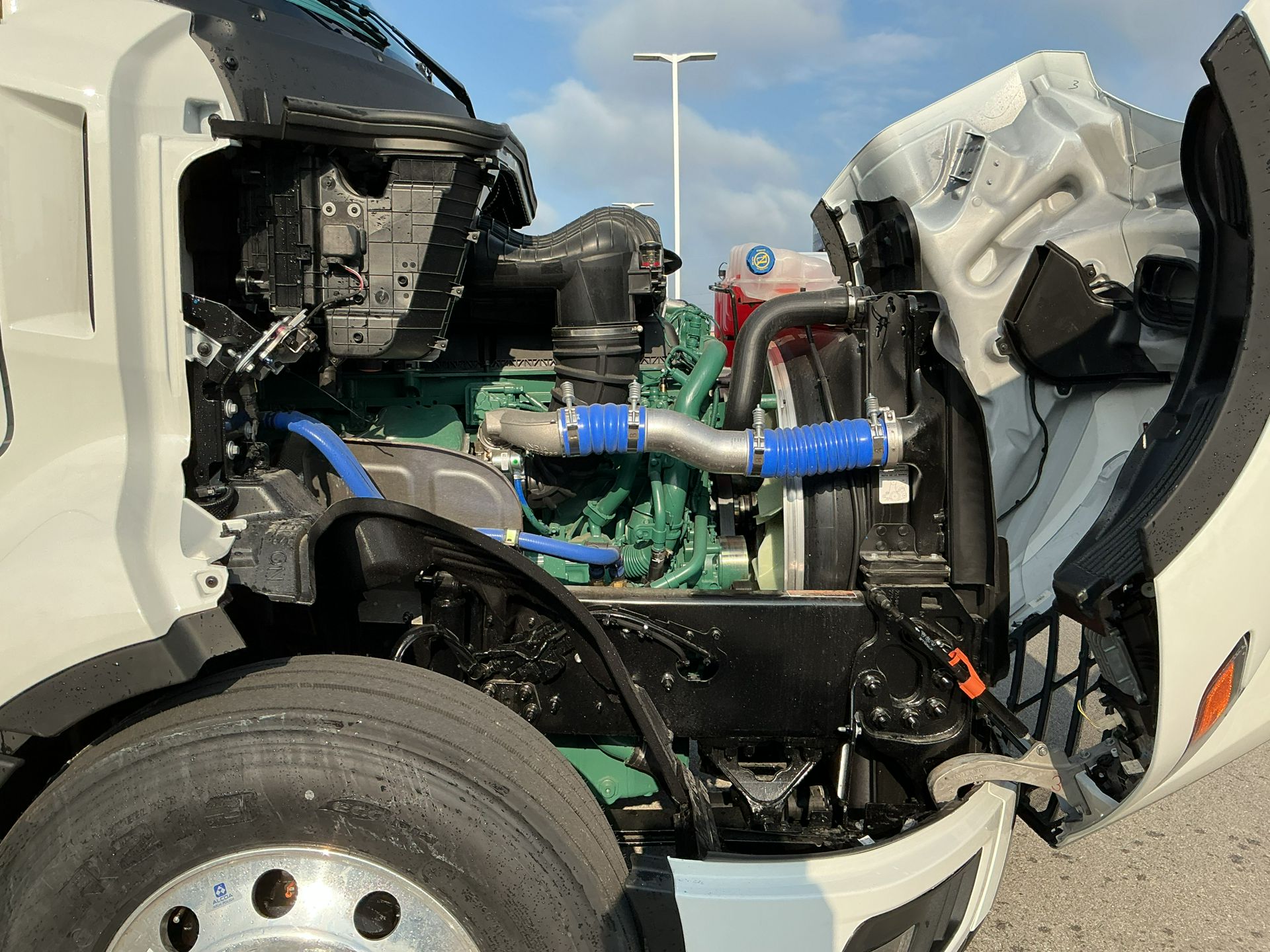 2026 Volvo - image 9