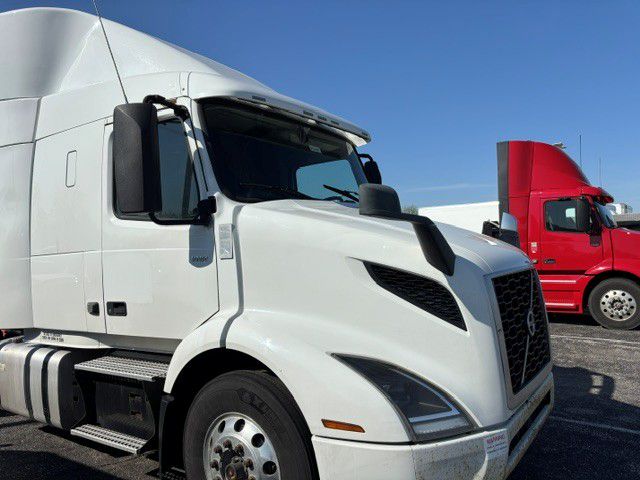 2020 Volvo VNR 660 in Indianapolis, IN — photo 4