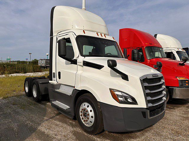 2021 Freightliner Cascadia in London, OH — photo 3