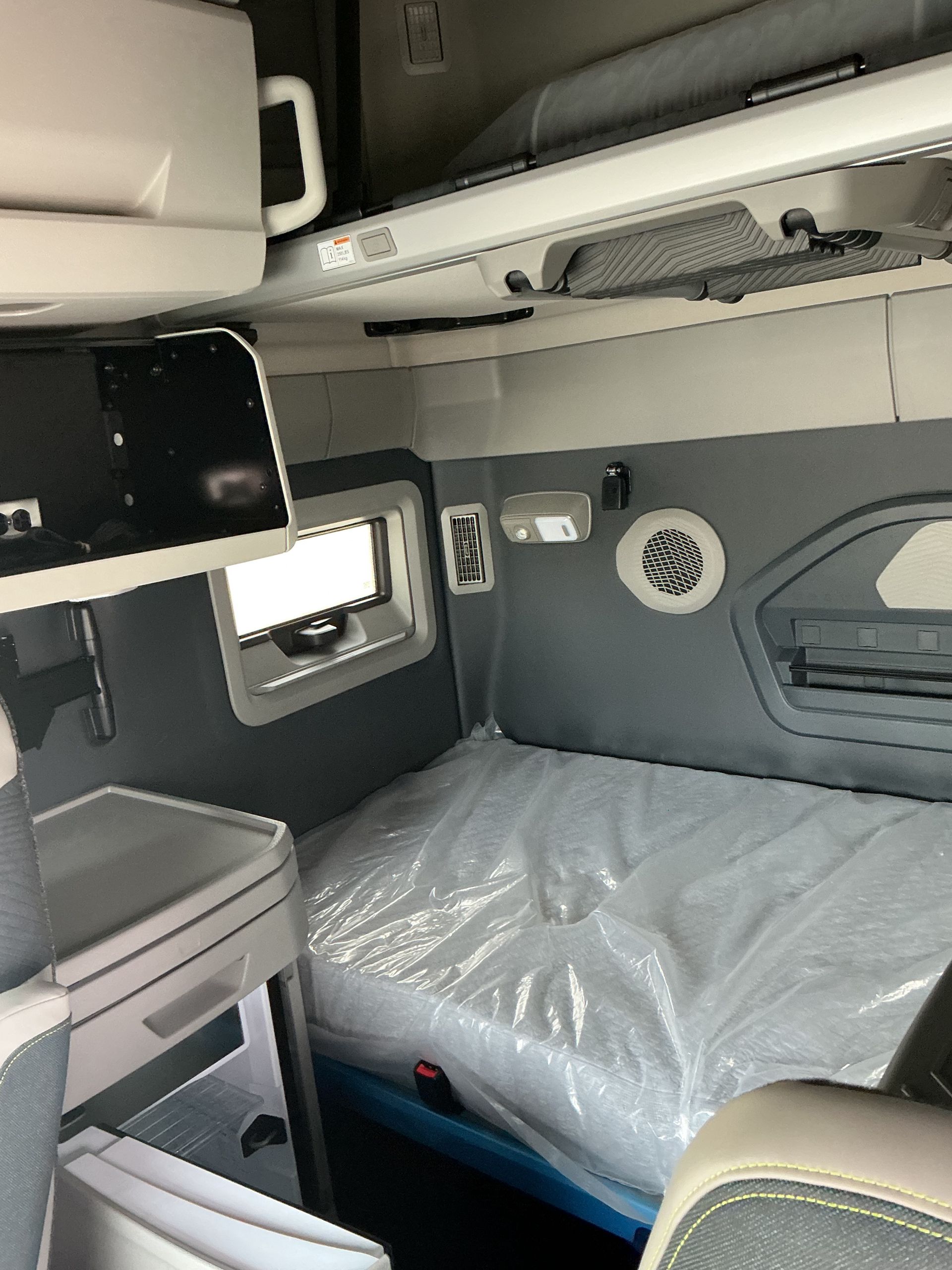 2026 Volvo - image 17