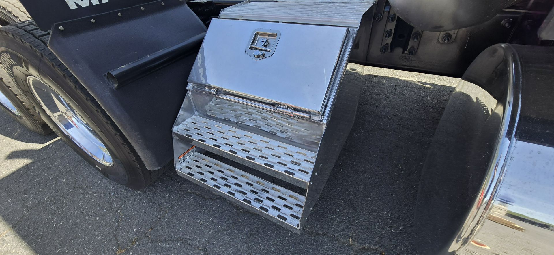 2020 Mack Anthem - image 13