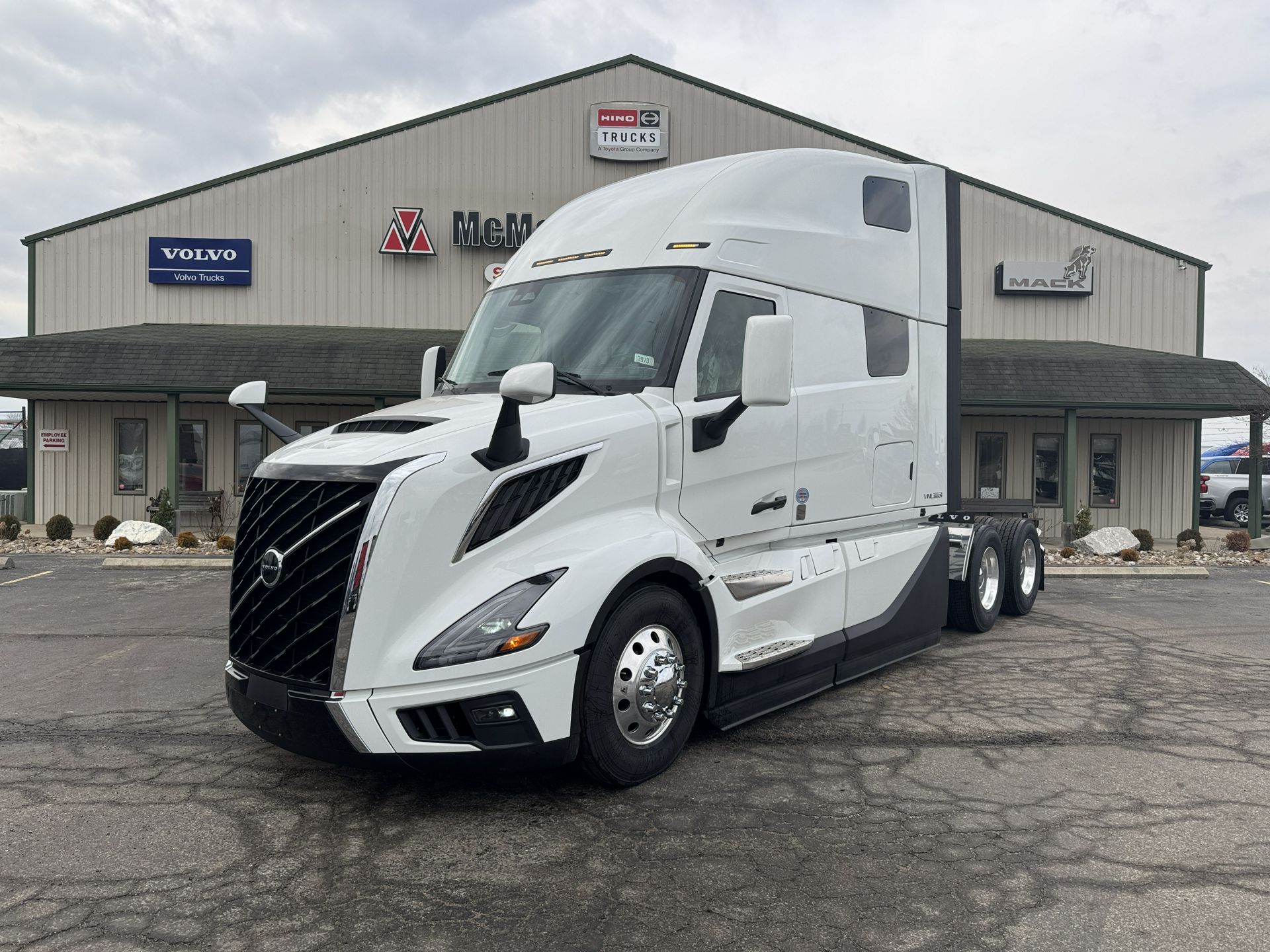 2027 Volvo VNL64T860