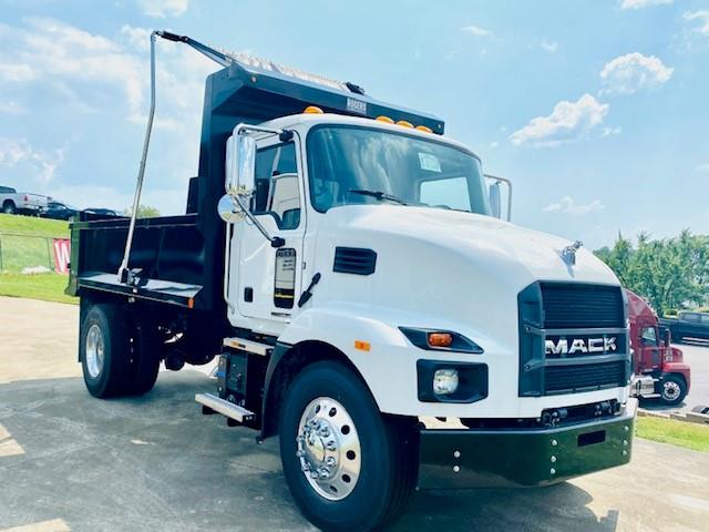 2022 Mack MD742
