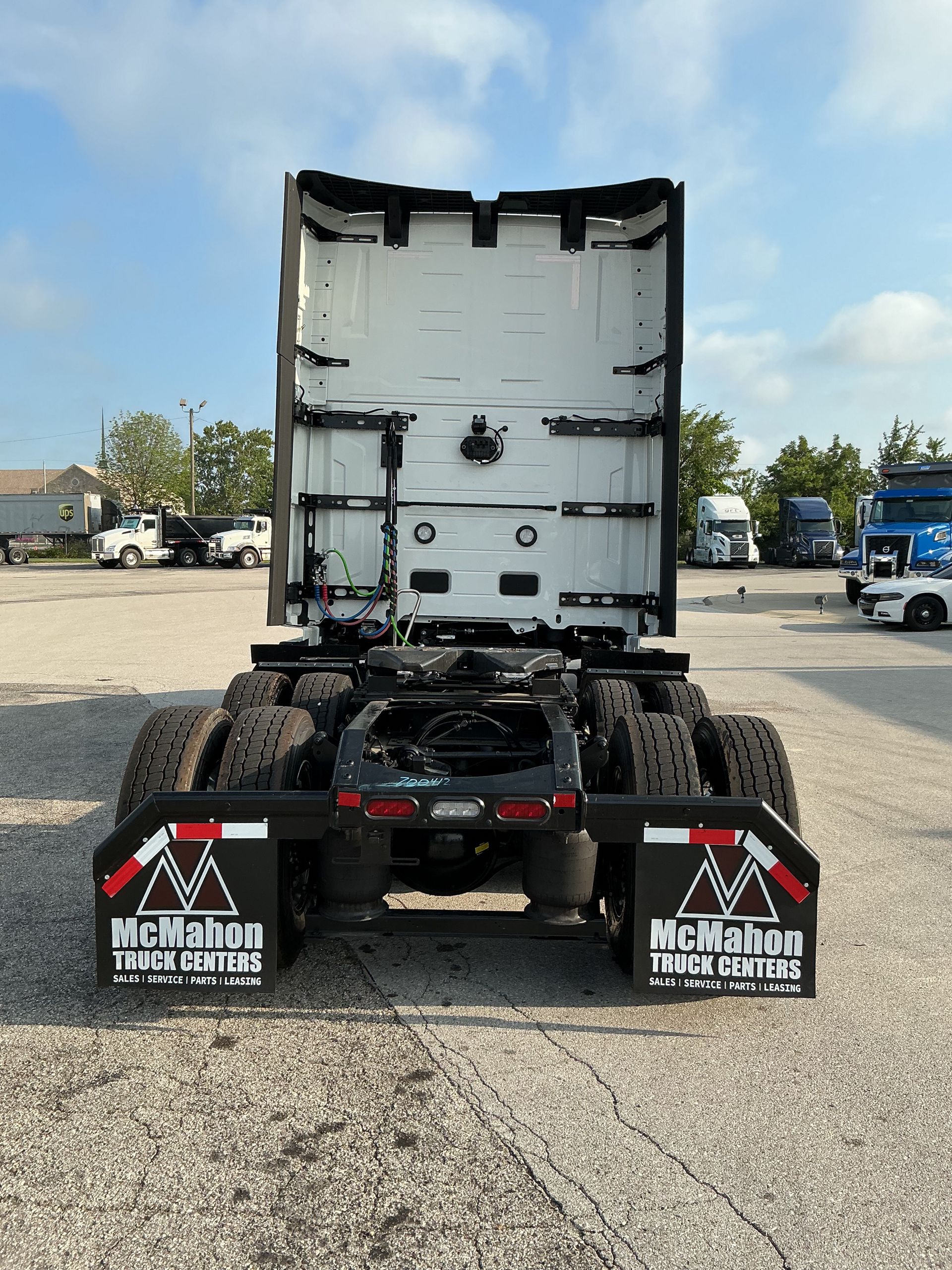 2026 Volvo - image 6