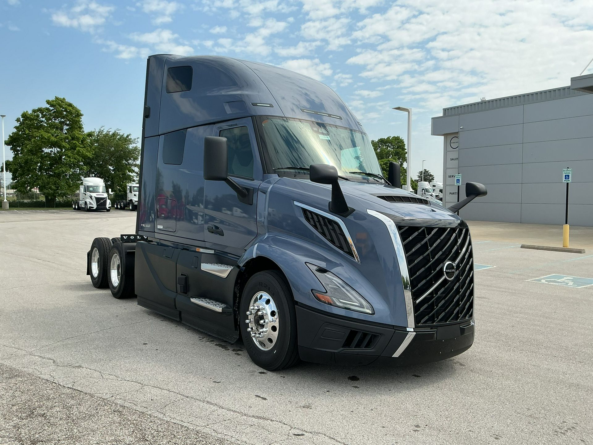 2026 Volvo - image 3