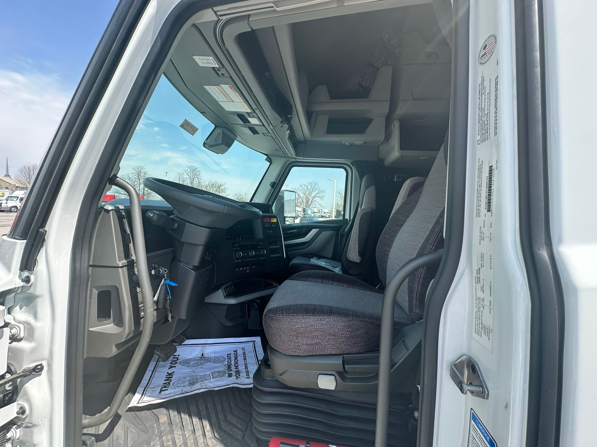 2026 Volvo - image 9